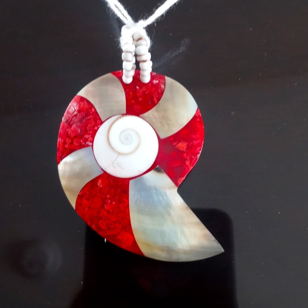 Red and Cream * Shell Pendant. Real Laminated Shell. Beaded hoop. BG1040 A